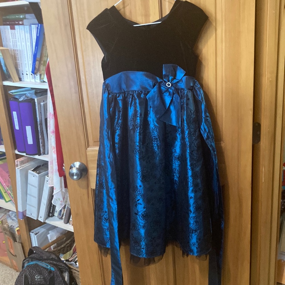 Girls size 8 gown / dress, black and teal